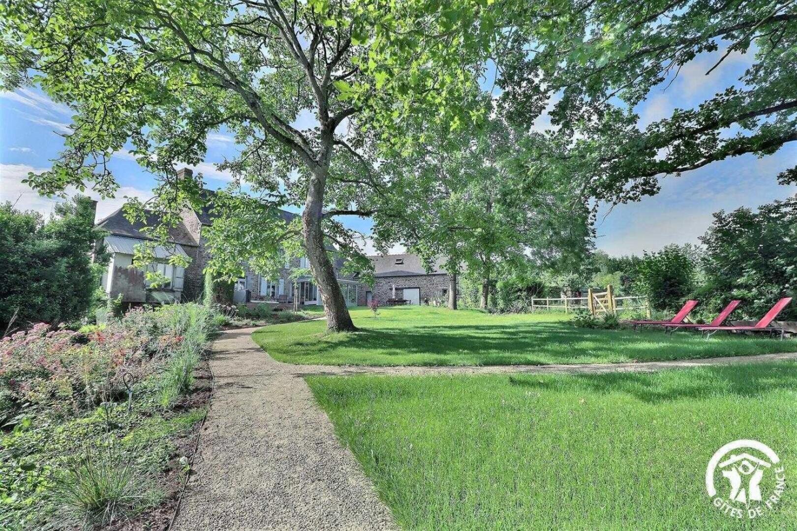 Bazouges-la-Pérouse Le Jardin De Quercus B&B 외부 사진